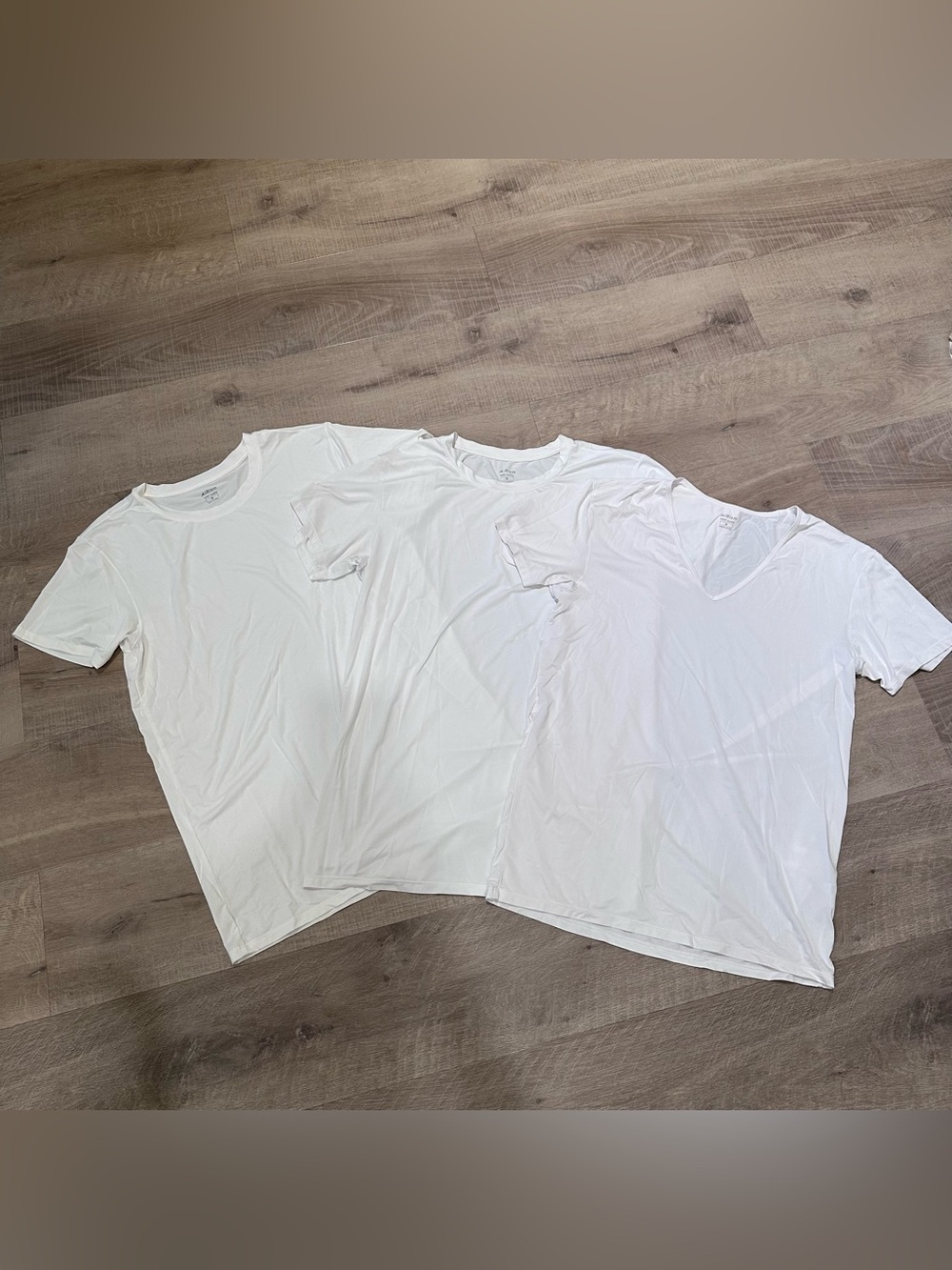 3 Men’s Uniqlo AIRism T-Shirt Bundle